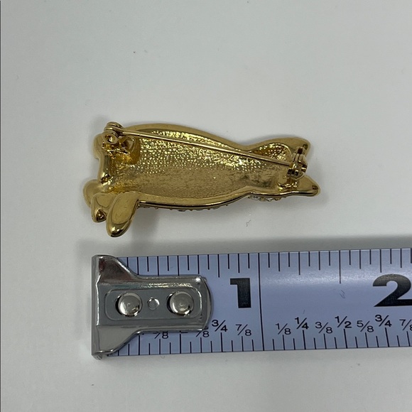 VINTAGE BROOCHES AND BOX BUNDLE OF 6 CAT HORSE AIRPLANE SANTA CROSS GOLD SILVER - Picture 5 of 16